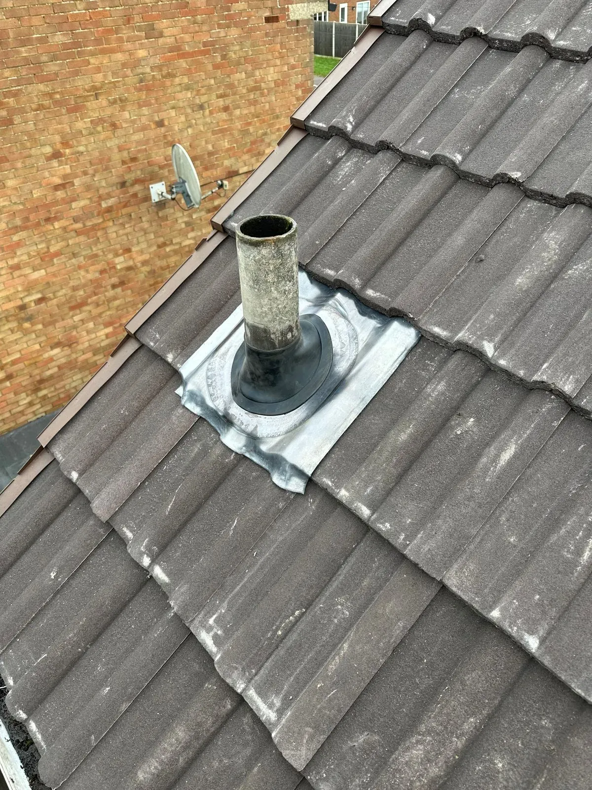 Emergency roof repairs image background image