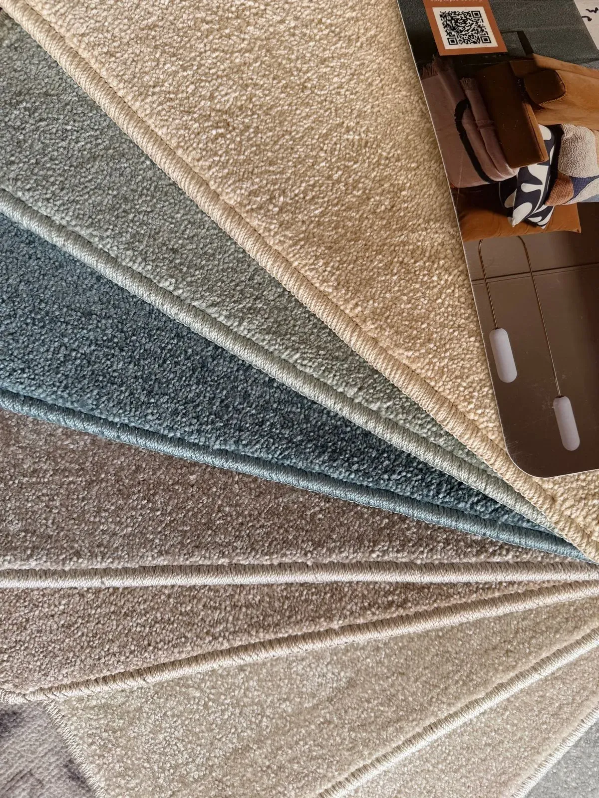 Consultation on carpet types image background image