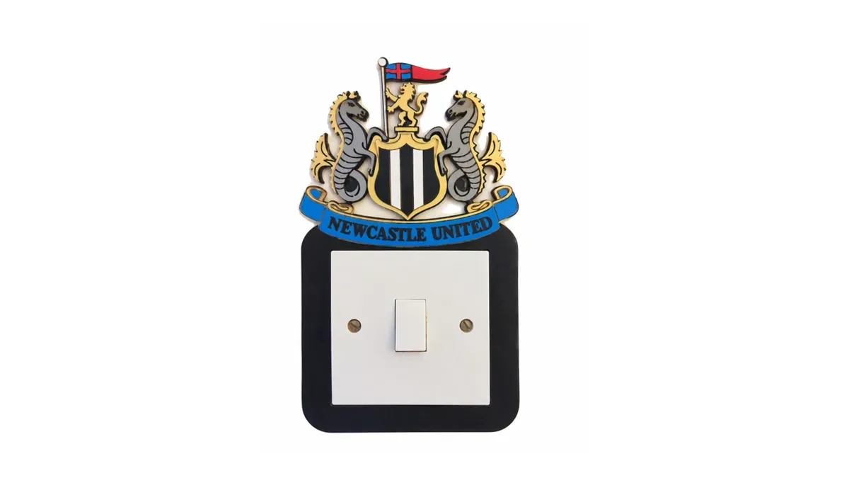 8210460672247-9kvvdkrg965nh4vsyawfd-Newcastle-United-Light-Switch-Cover-Handmade-Wooden-Kids-Bedroom-Wall-Decor--3- thumbnail image