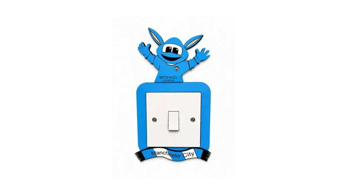 8215463291632-2hryb70kb1suj0hzfggnvl-Light-Switch-Frame-Manchester-City-Moonchester-Handmade-Wooden--3- thumbnail image