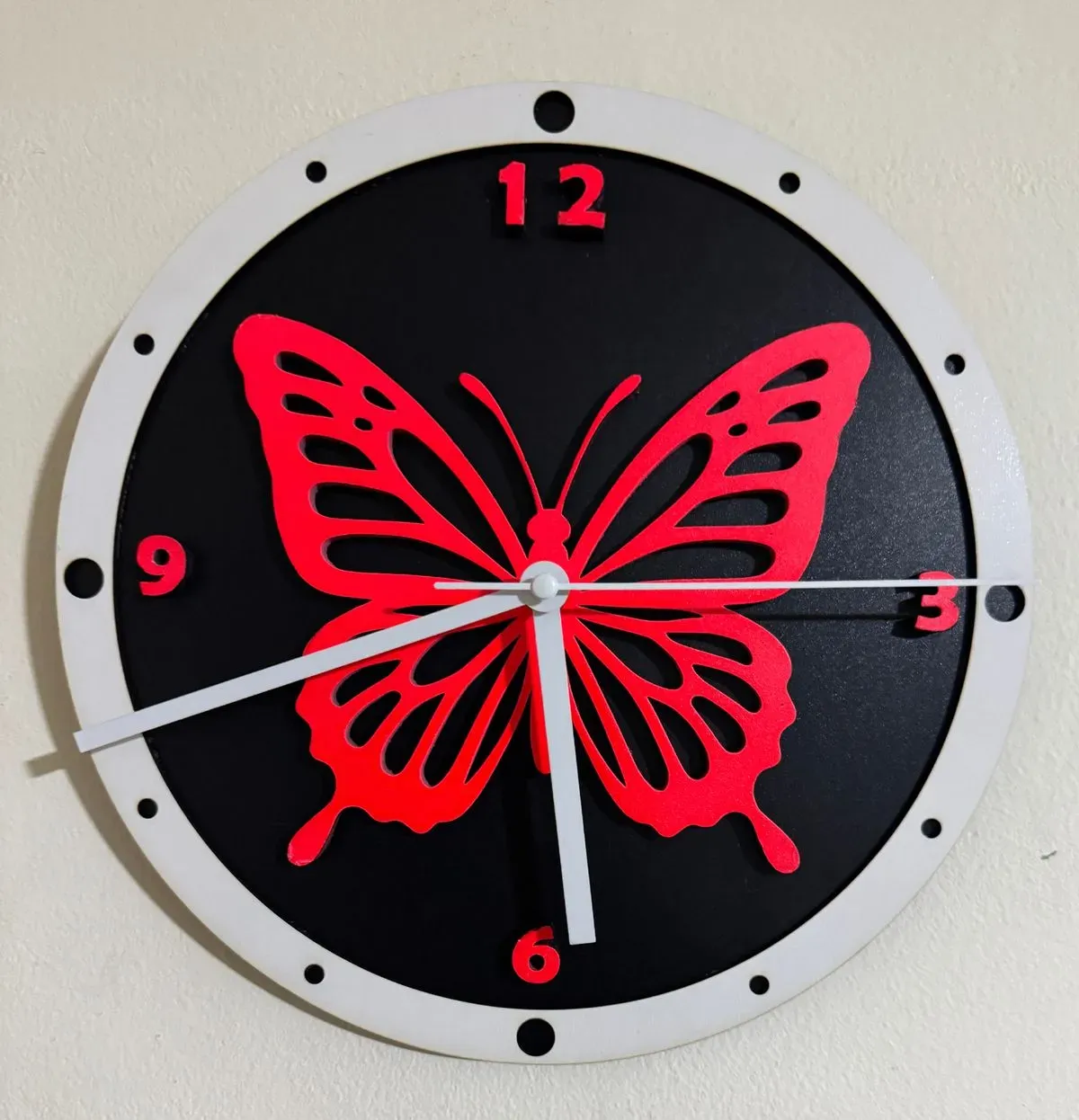 8218393815333-trsbmovbobck8wedee2eph-Butterfly-Pink-red-Clock thumbnail image