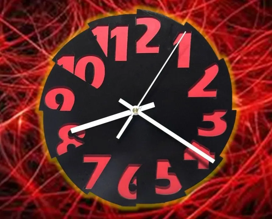 Saw Clock 2 thumbnail image