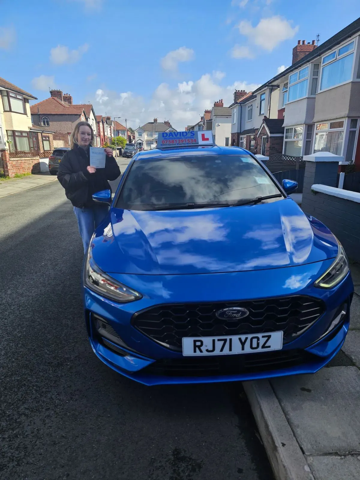 Kensington driving school vehicle at iconic location