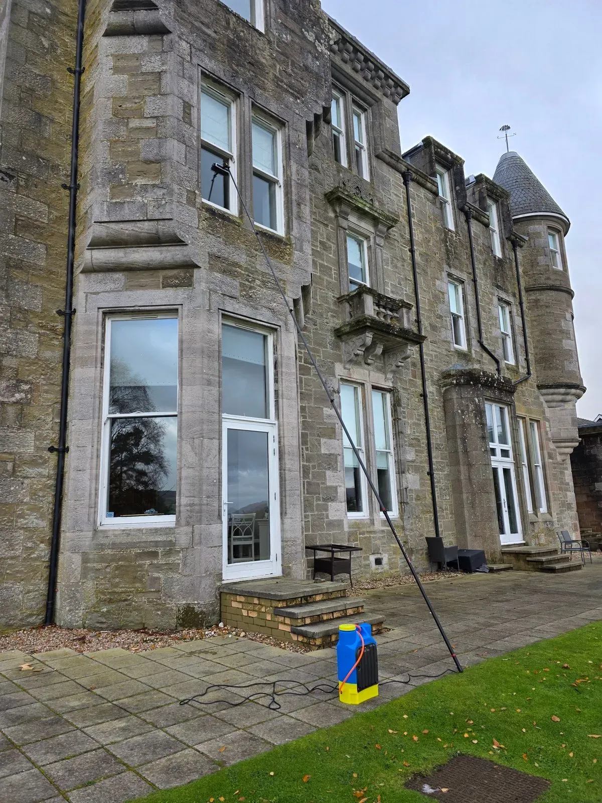 Window cleaners in Dumbarton