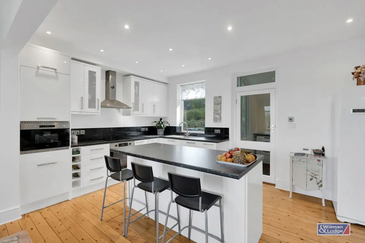 Descriptive text for the image