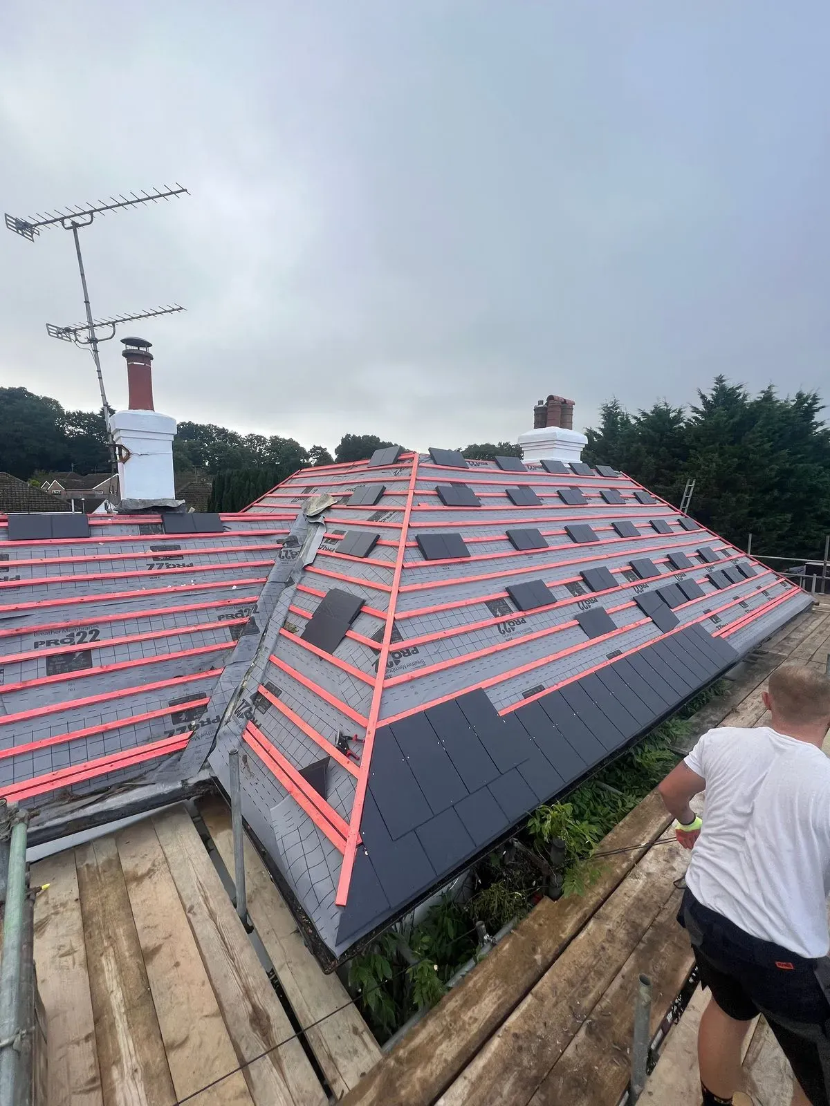 Roof replacement image background image