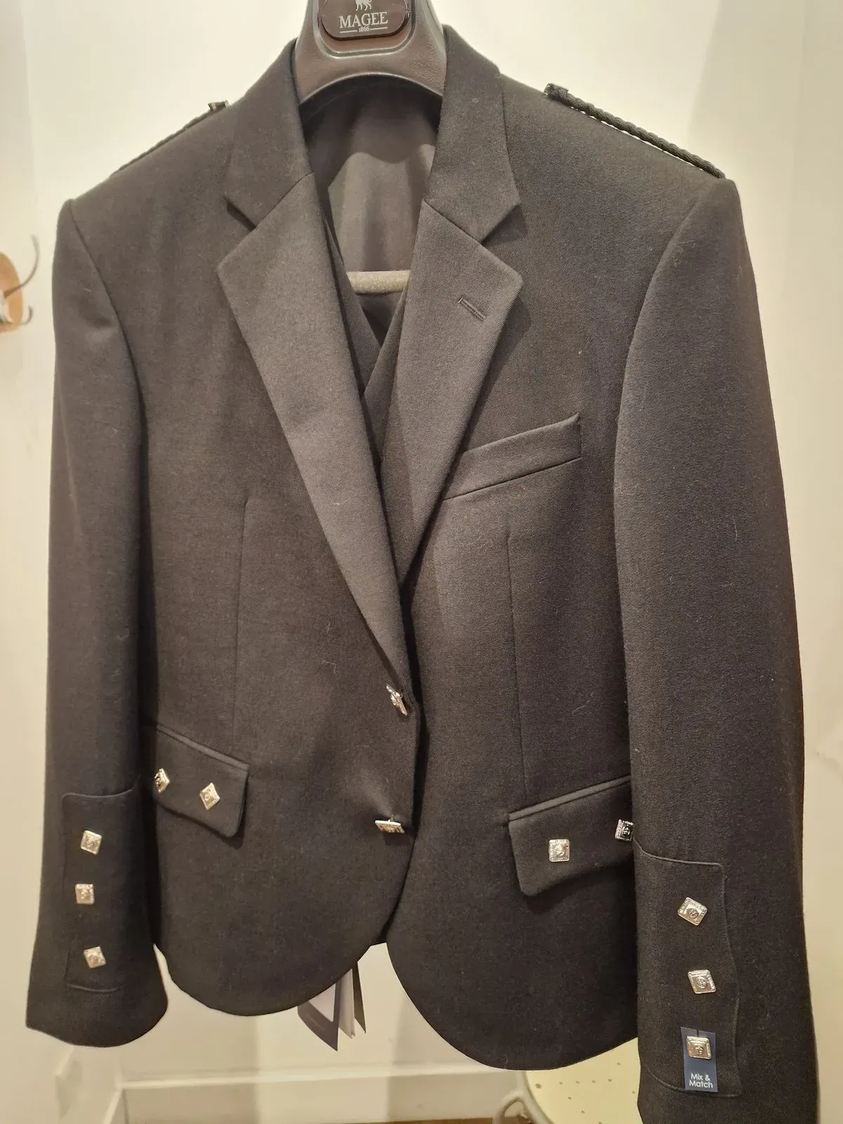 Bespoke Highland dress tailoring image background image