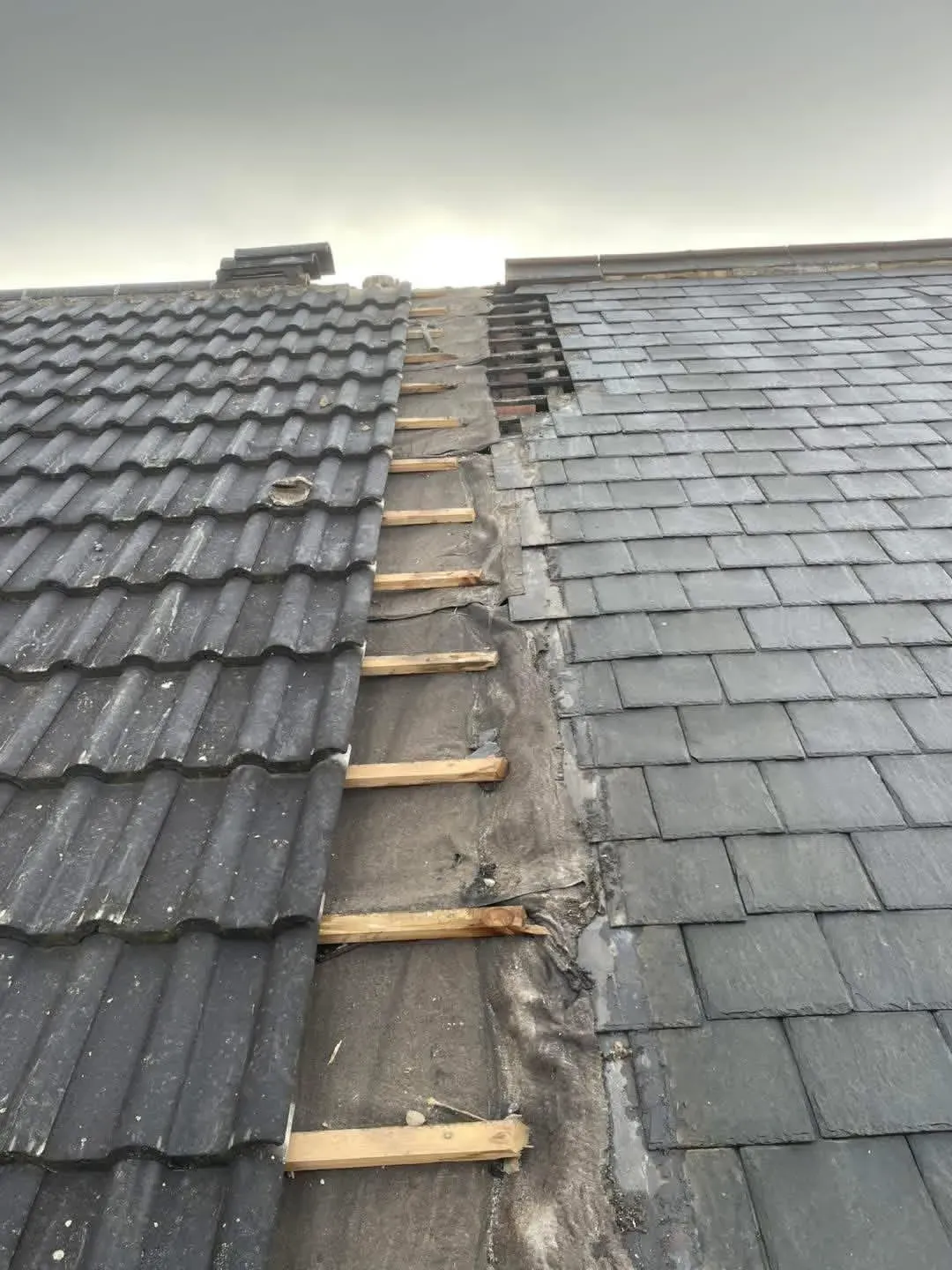 Roof repair image background image