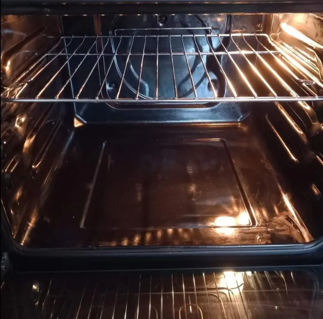 Oven cleaning image background image