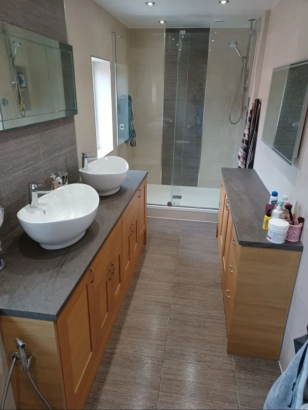 Bathroom cleaning image background image