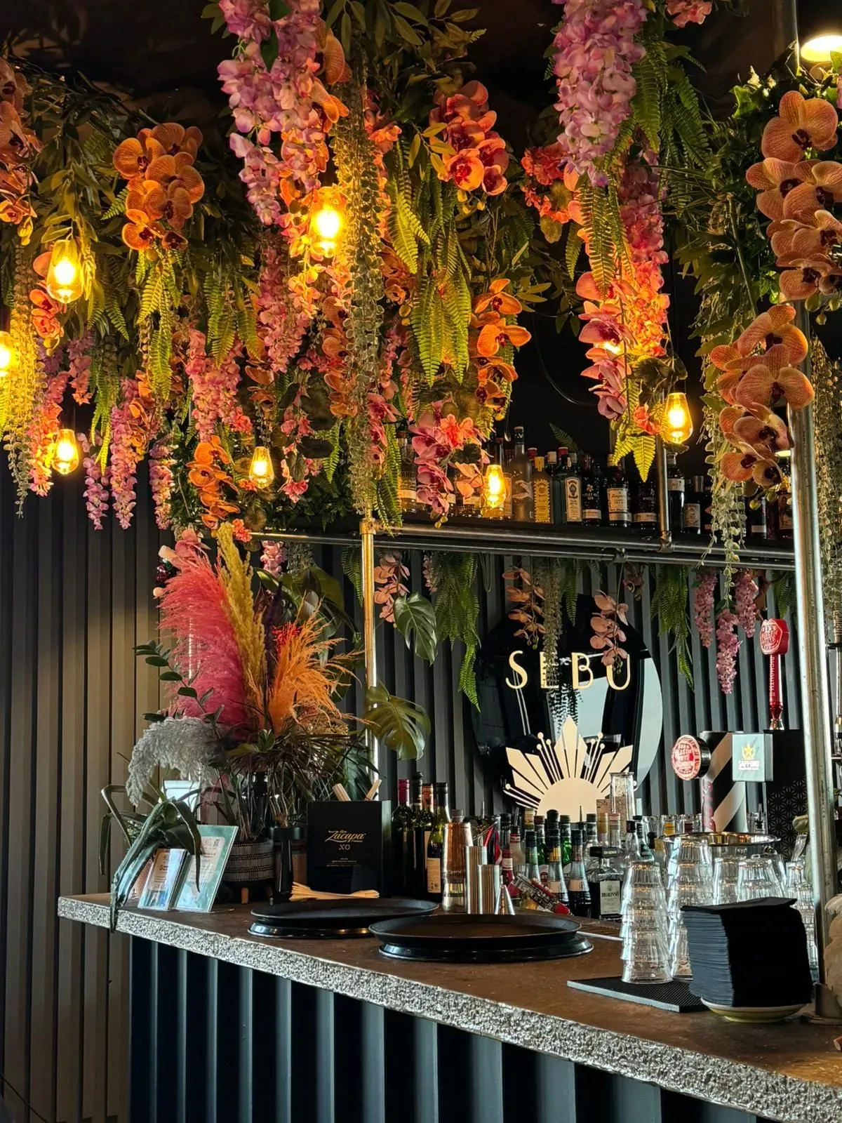 Outdoor seating image