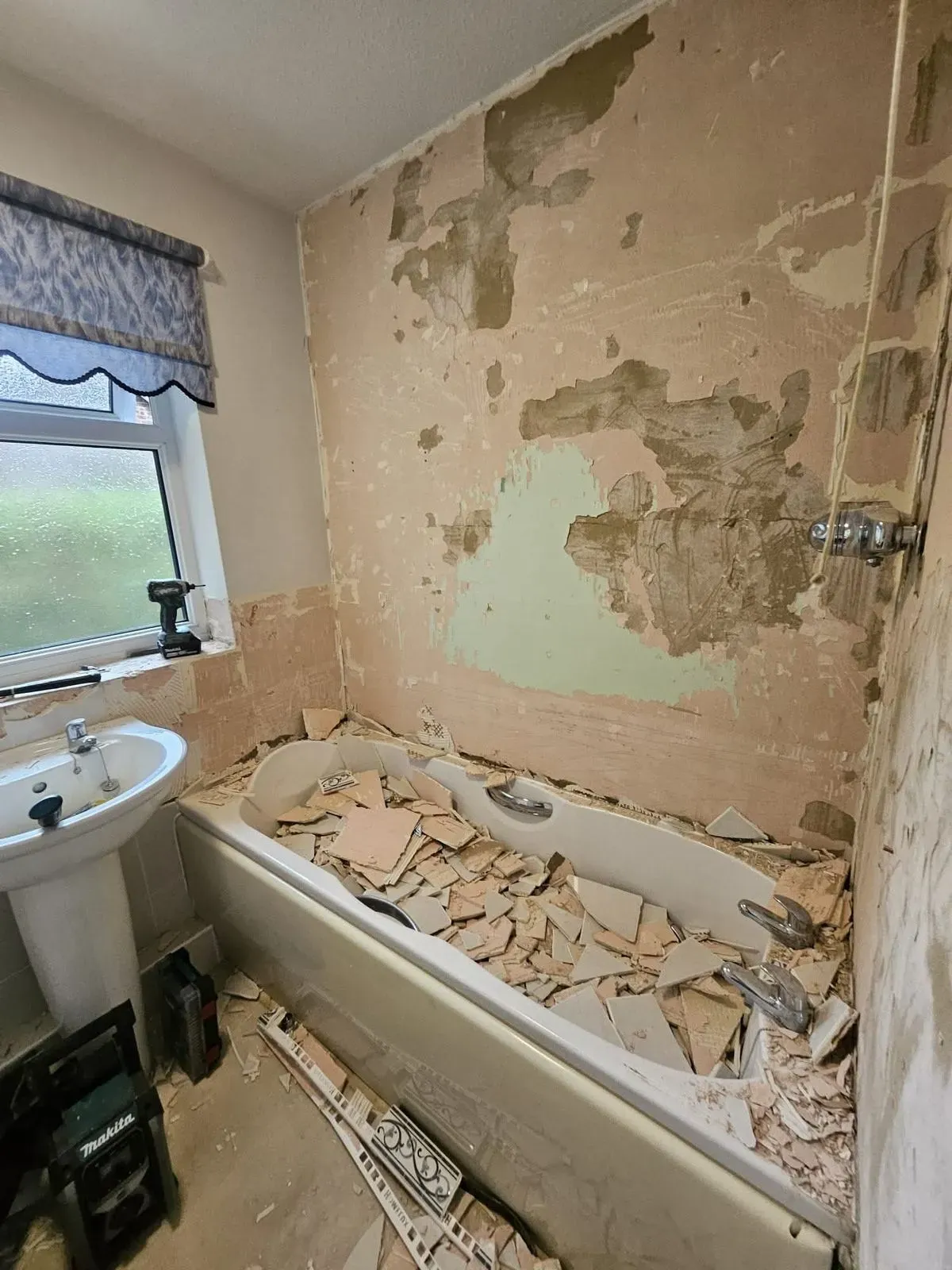 Building and renovation services image