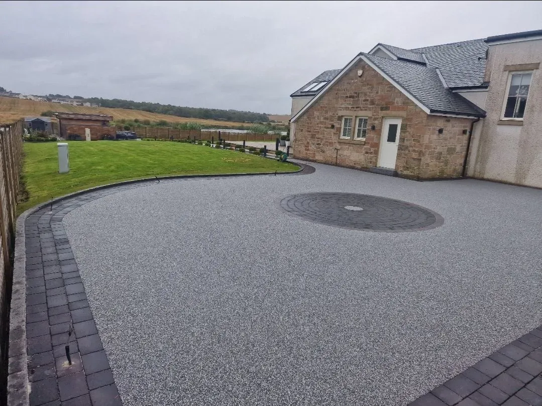 Resin bound driveways image background image