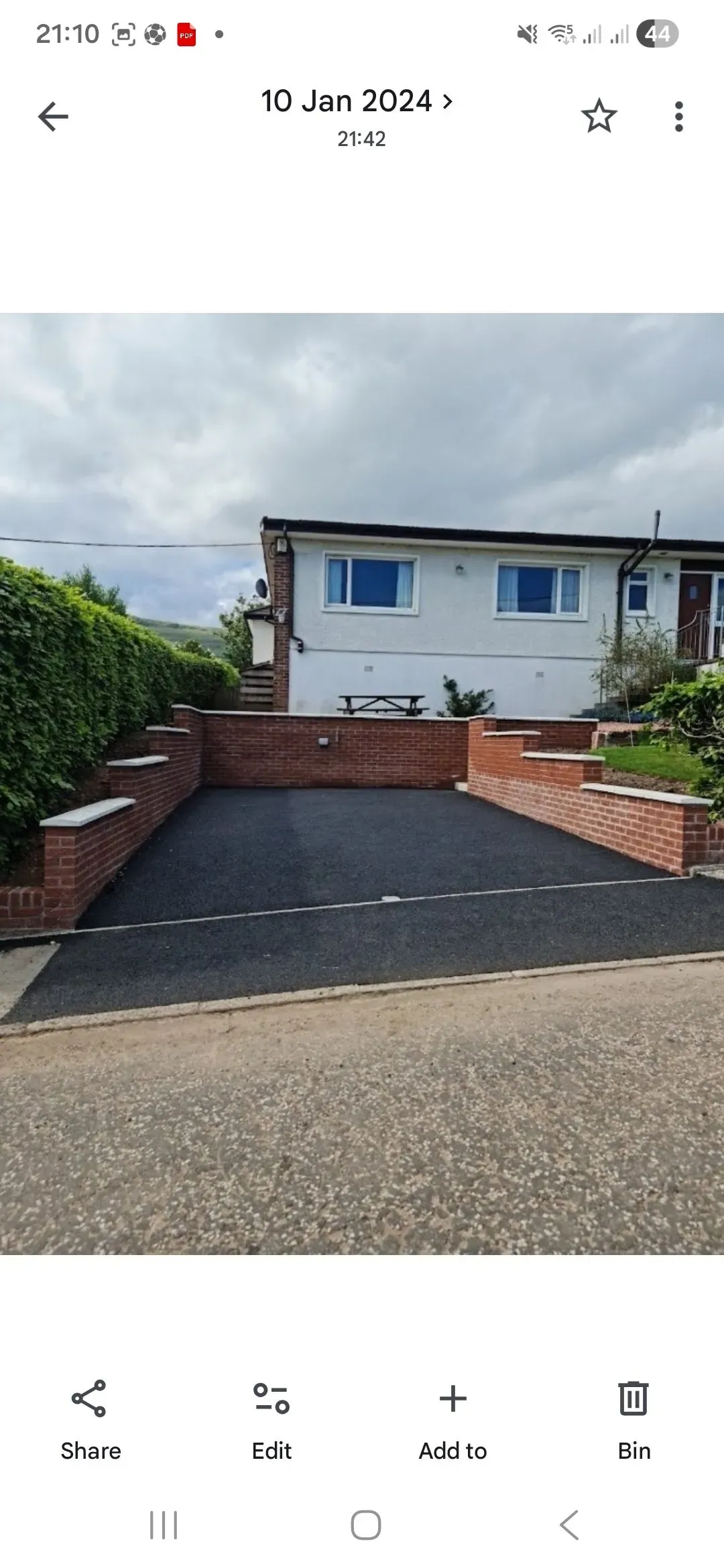 Tarmacadam driveways image background image
