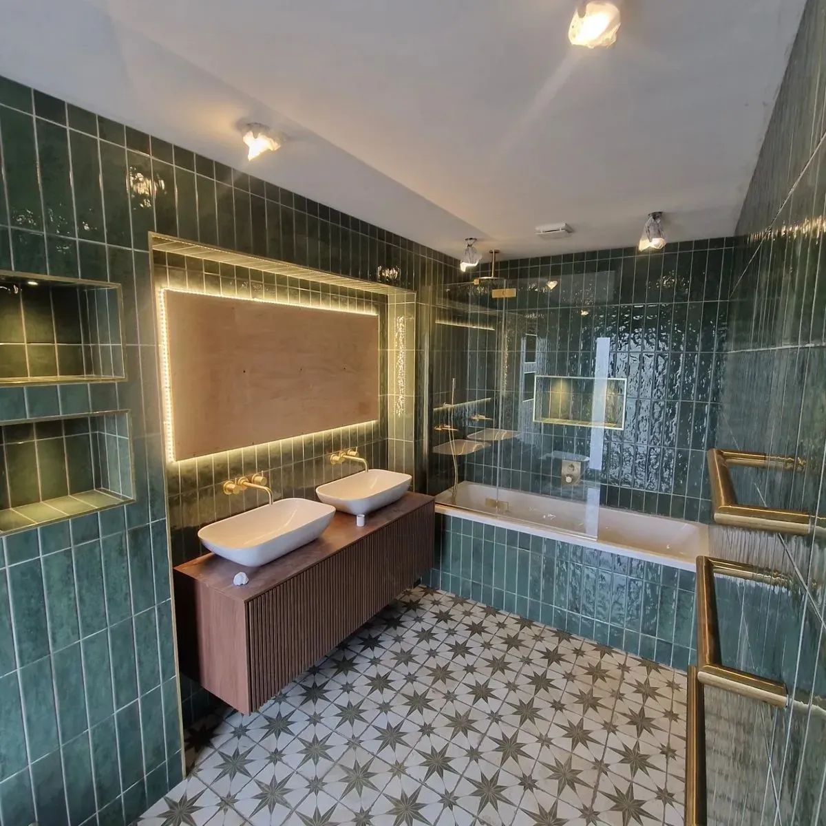 Bathroom Tiling image background image