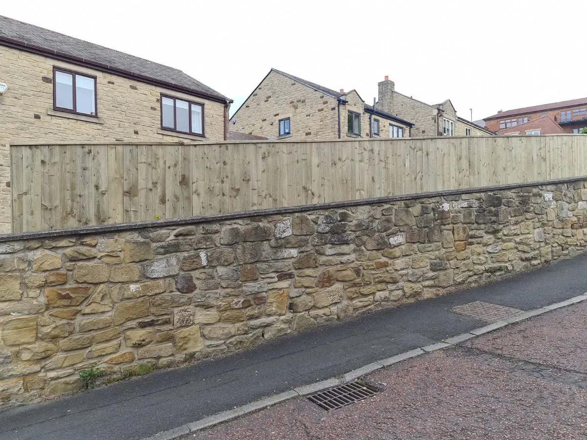Domestic fencing installation image background image