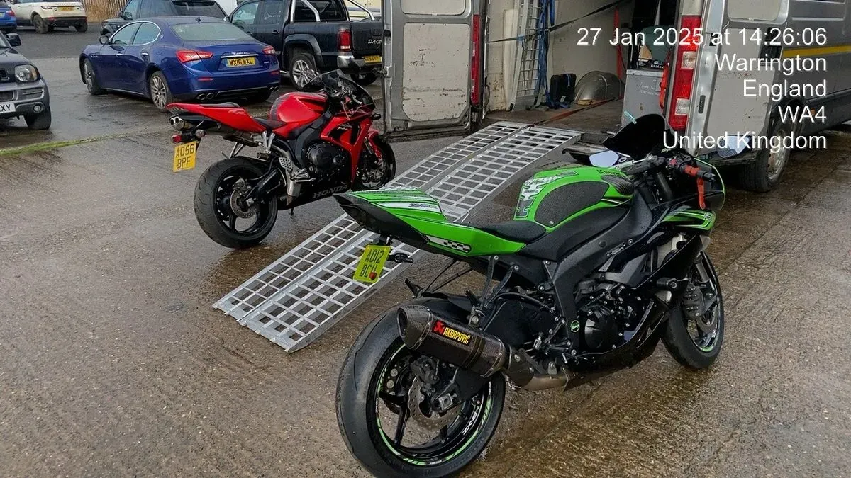 Express motorcycle delivery options image background image