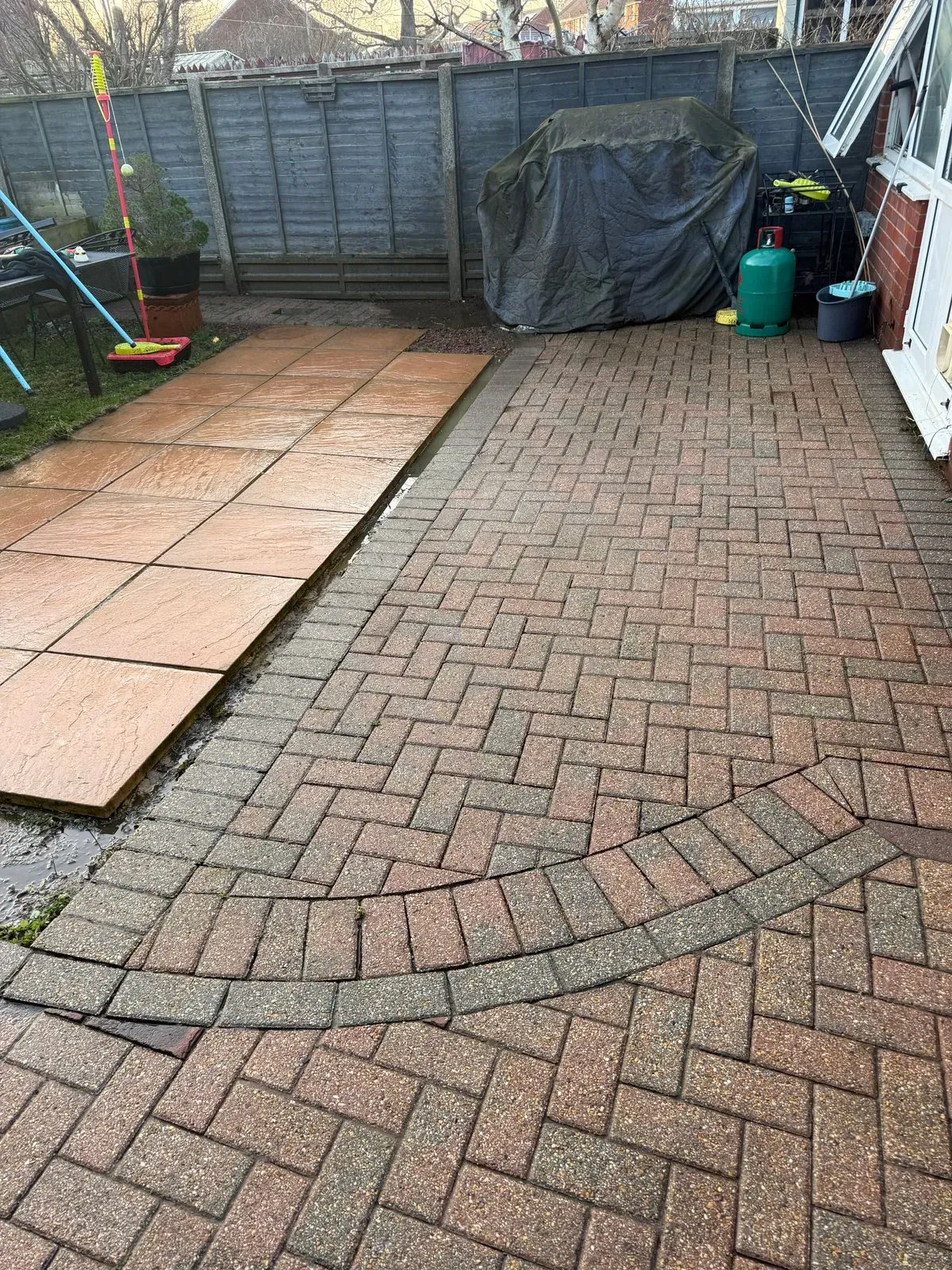 Patio cleaning image background image