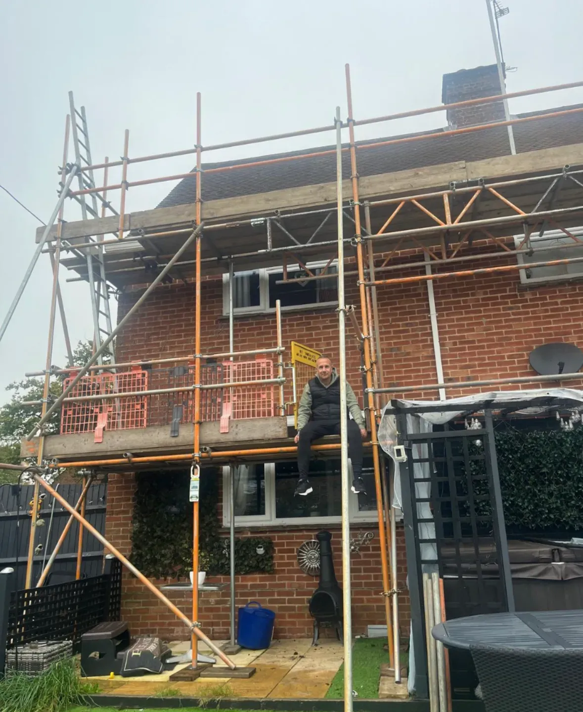 Roof repair image background image