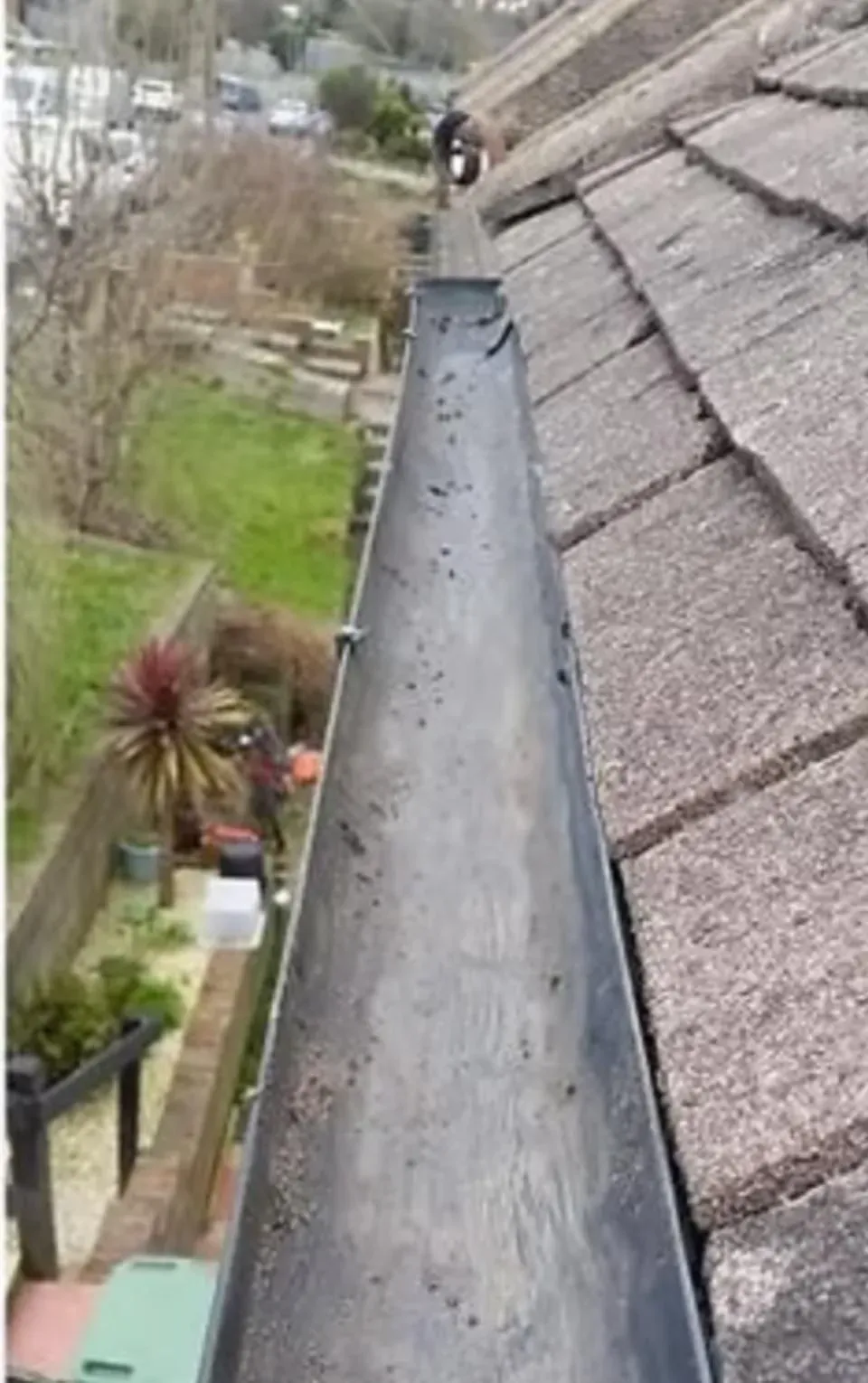 Gutters cleaned image background image