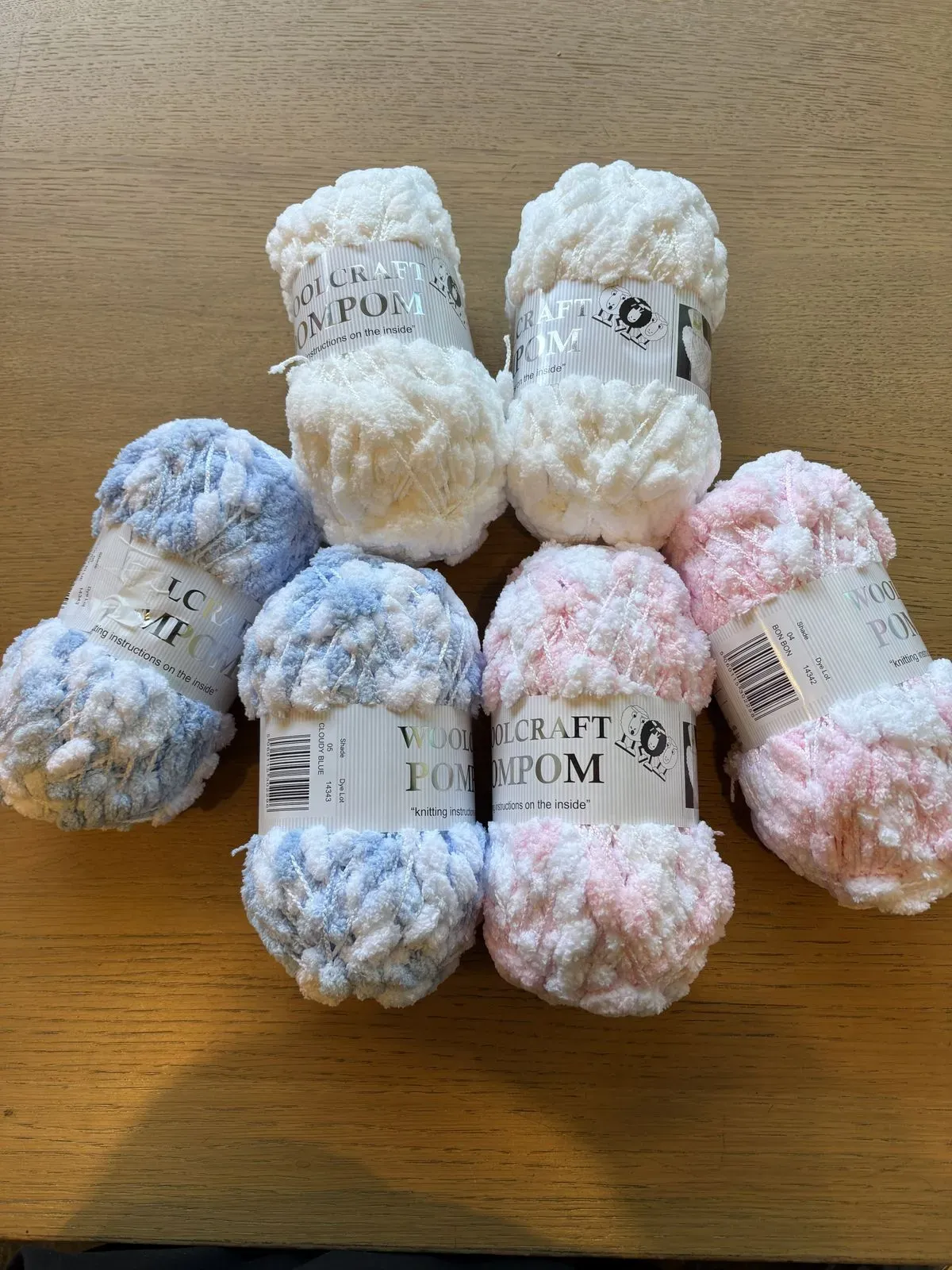 8220622709748-q0rxjevfotgmy5ju26r3k-Pompom thumbnail image