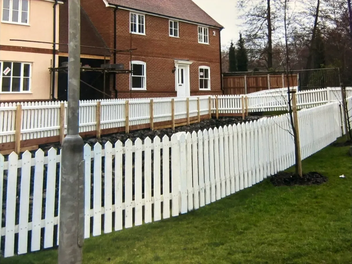 Picket fencing construction image
