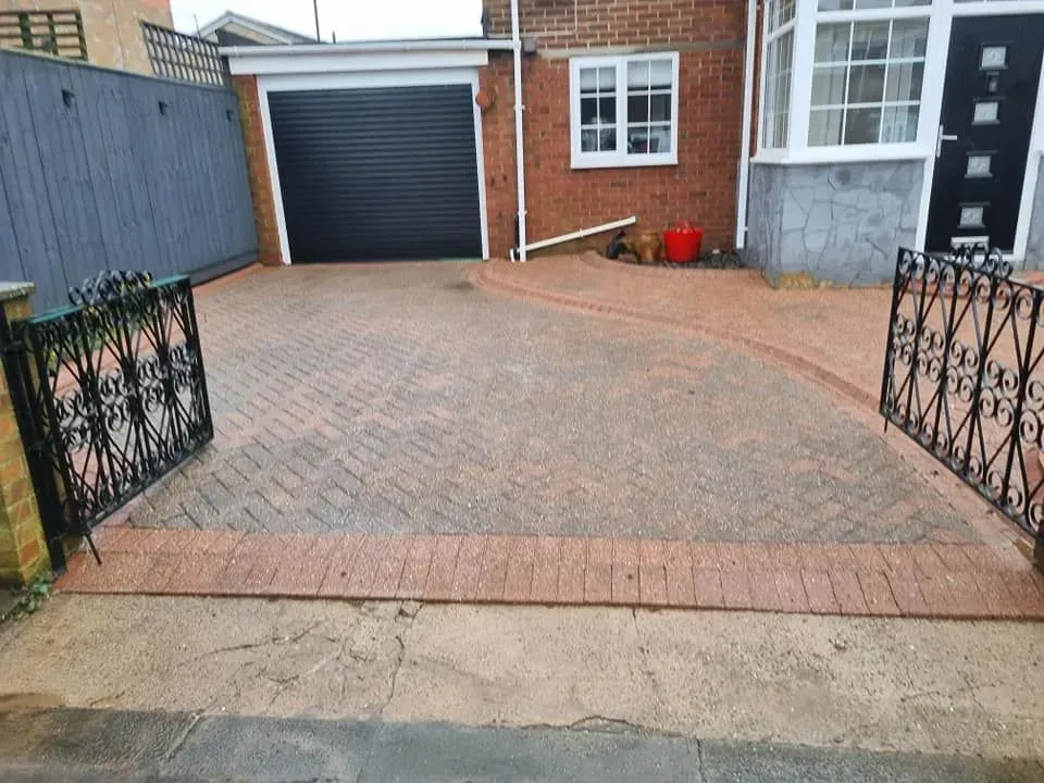 Driveway And Patio Clean And Maintenance image background image