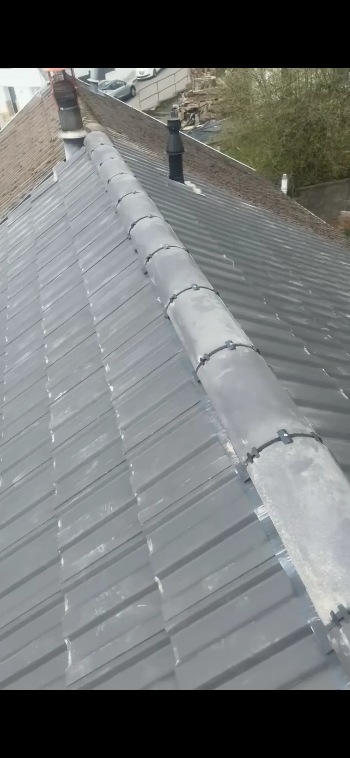 Roof maintenance image background image