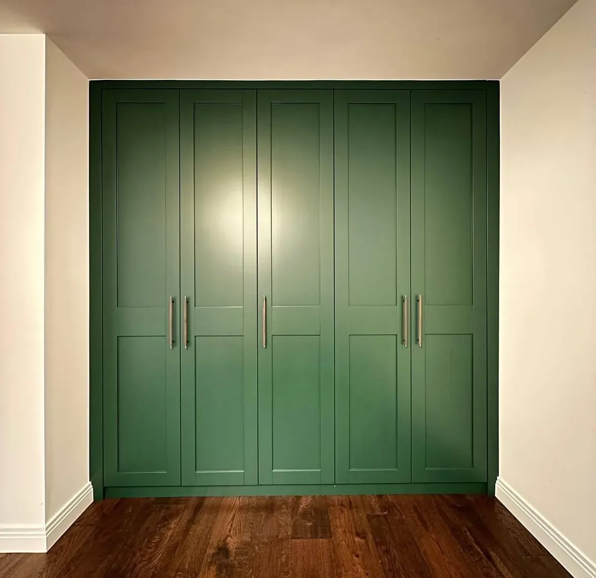 Spraying/ decorating image background image