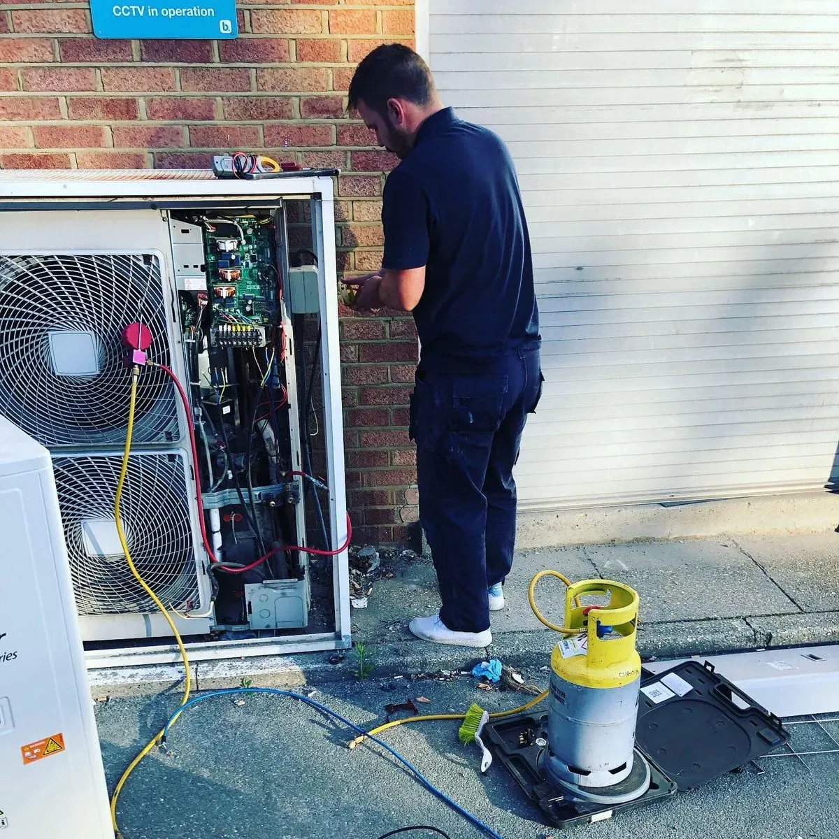 Air conditioning maintenance image background image