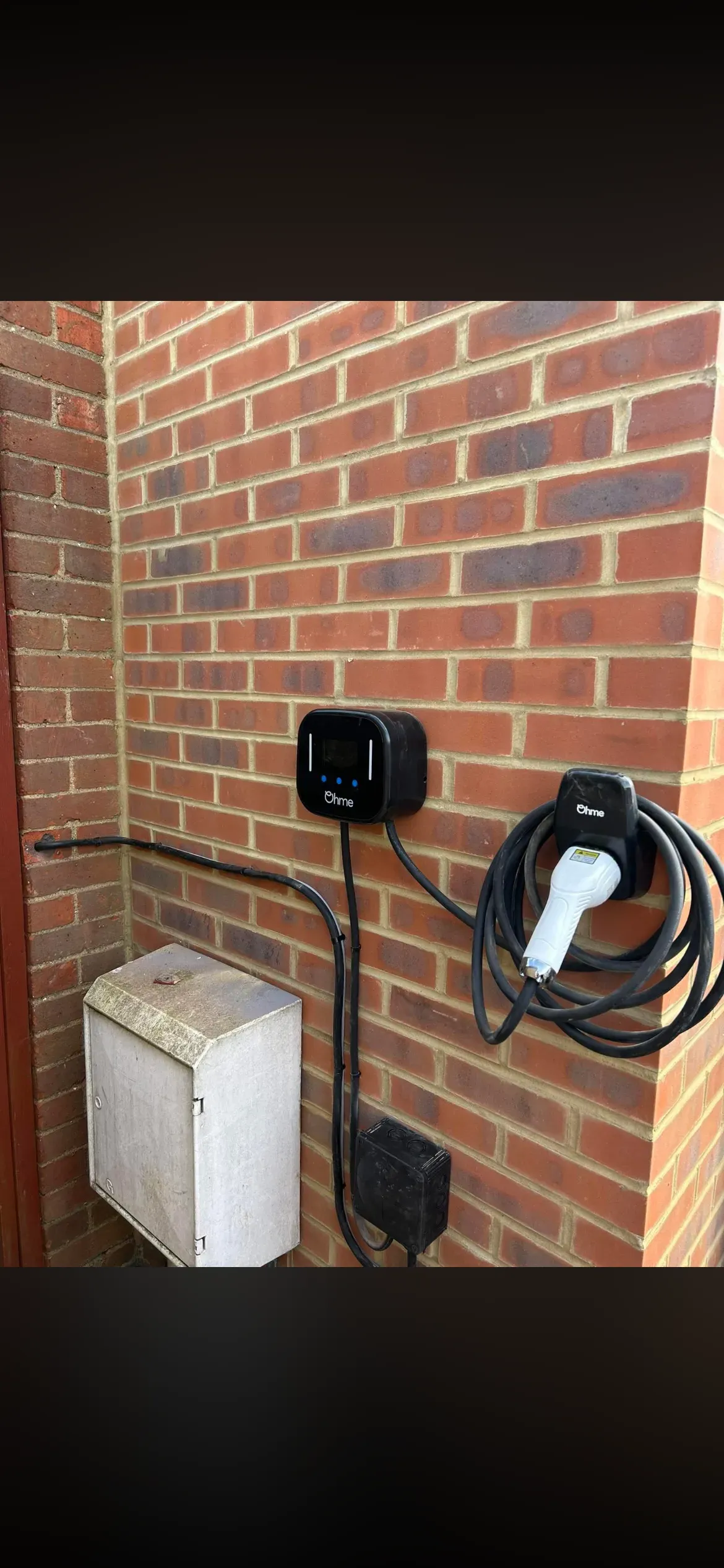 Solar PV and battery storage image background image