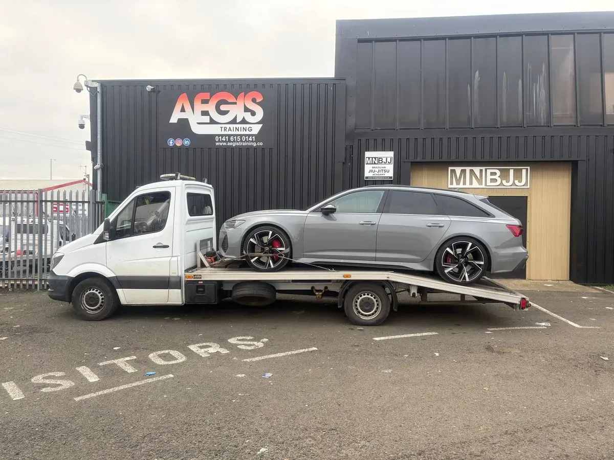 Emergency Towing image background image