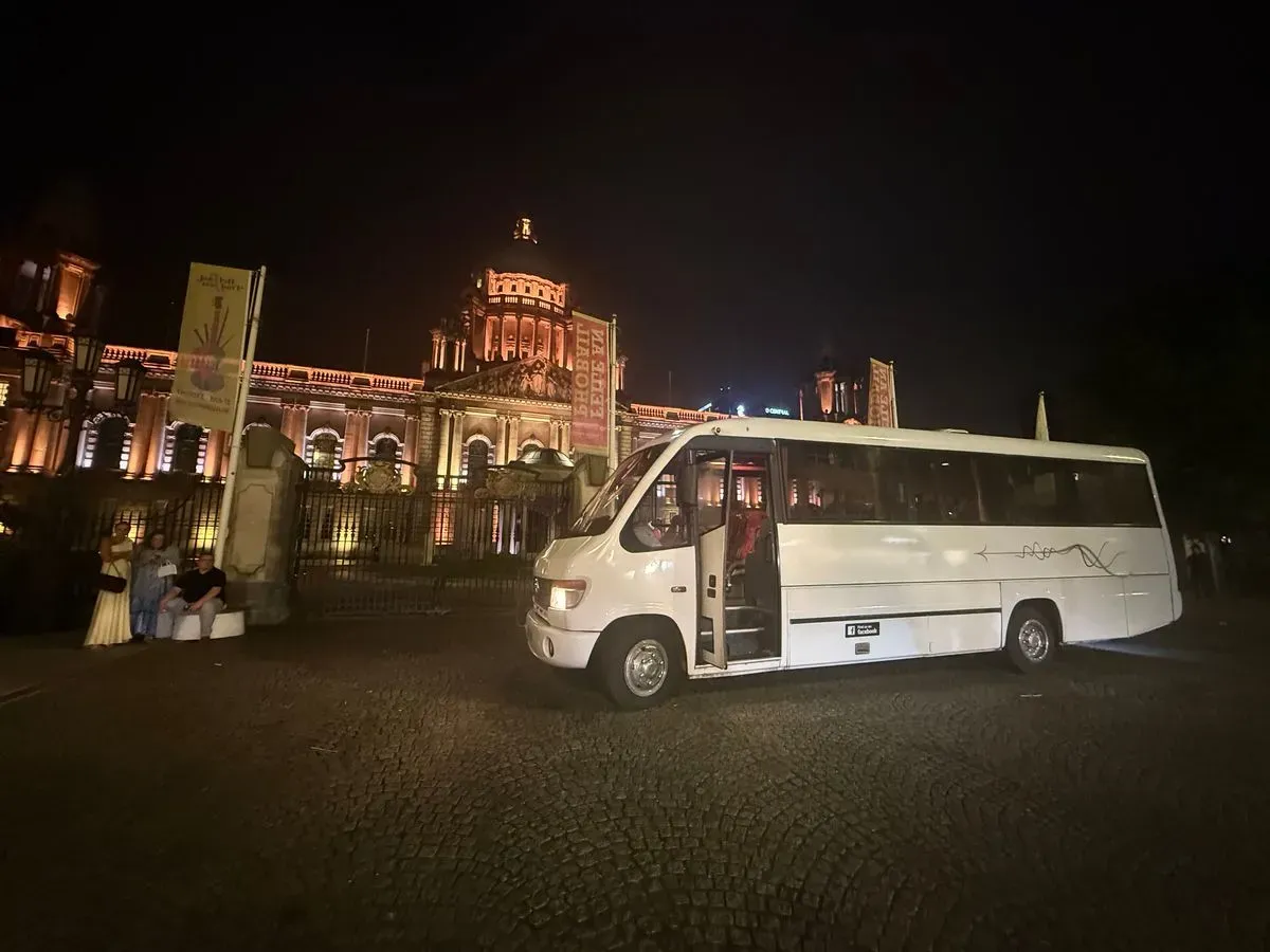 Wedding shuttle services image background image