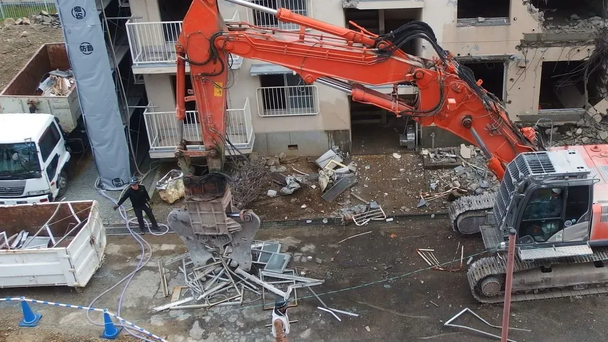 Brixton street view highlighting deconstruction activities