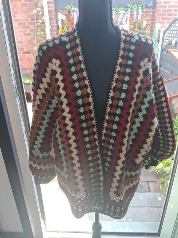 8218385219252-zqo5zvvkrgi2z82gqq75lr-Crochet-cardigan-2 thumbnail image