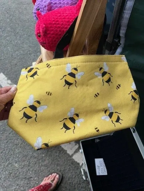 8218624302909-t32rzlwp3cfo58ie0jraxl-Bee-lunch-bag thumbnail image