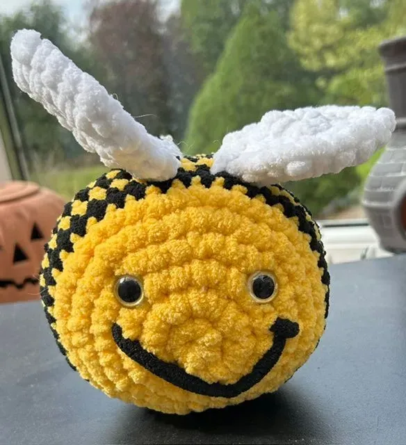 8218710274650-koukxbh7ni730xjqlrhusk-Large-bee thumbnail image