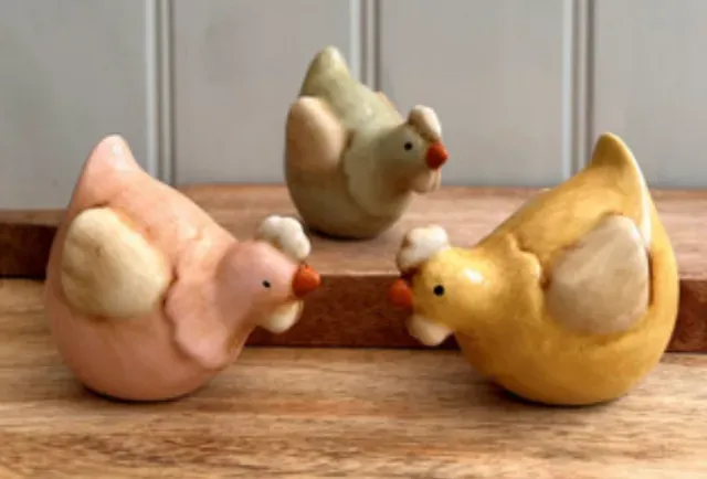 8219505662652-hg8cc1n8touln9riv22xyc-Porcelain-chickens thumbnail image