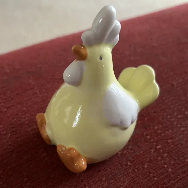8219576343615-eyhbeiqatysmiiwskf2bsj-Yellow-chick thumbnail image