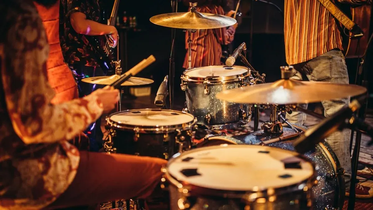 Live music nights image background image