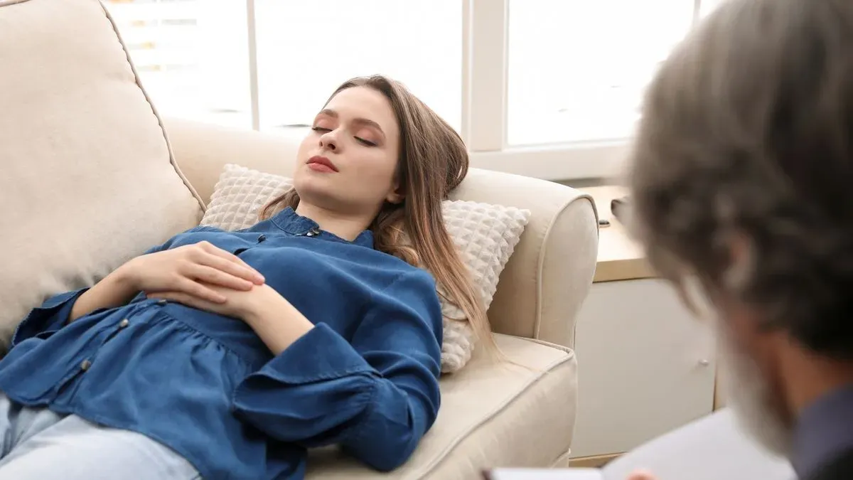 Integrative Psychotherapeutic Counsellor image background image