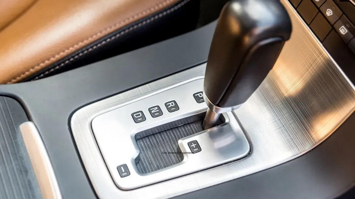 Automatic and manual driving lessons image background image