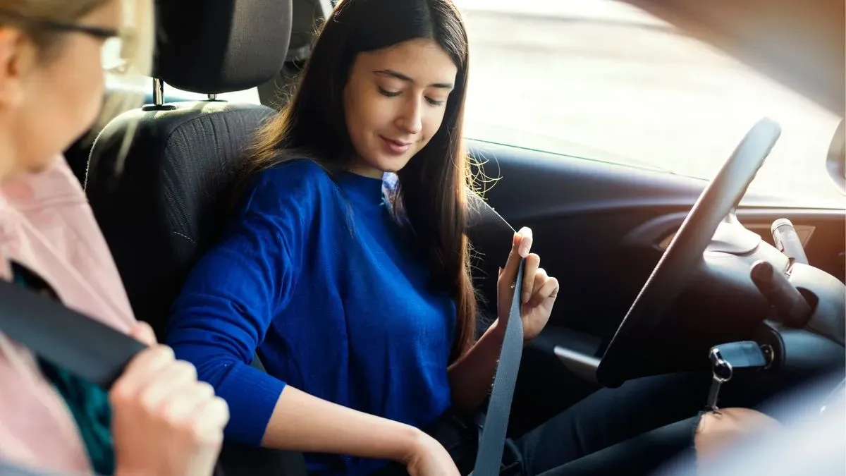 Intensive driving courses image background image