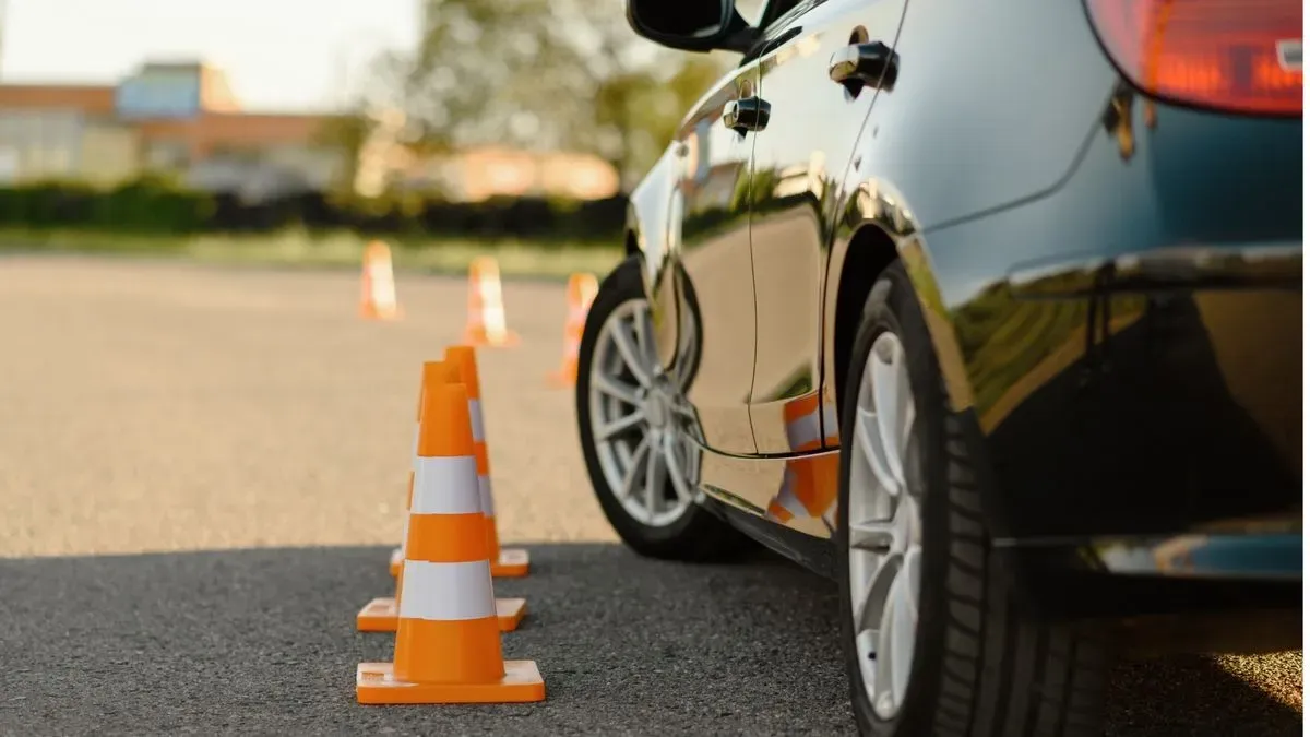 Parallel parking lessons image background image