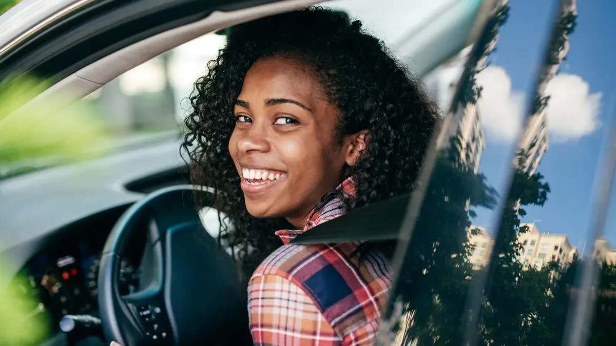 Refresher driving courses image background image