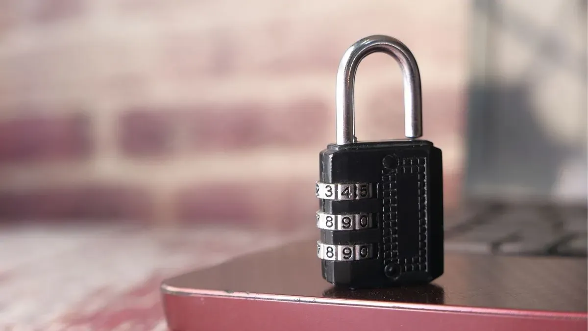 24 hour locksmith image background image