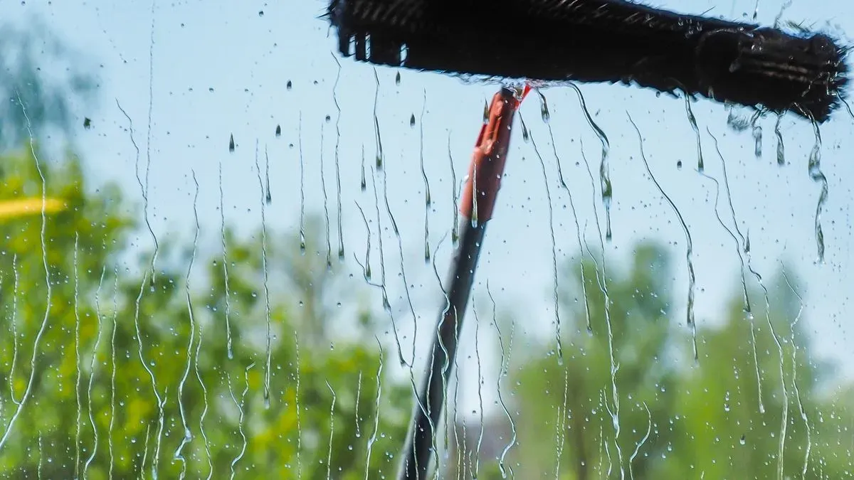 Exterior window cleaning image background image