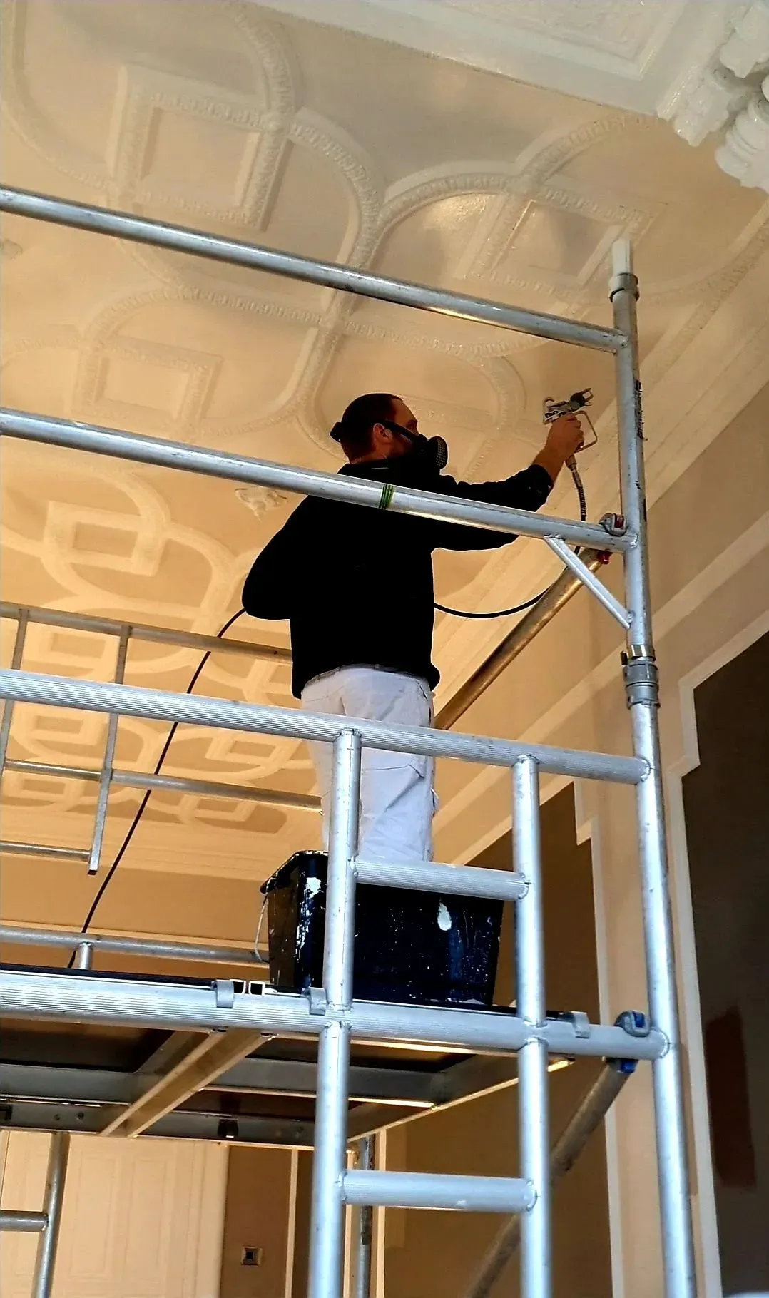 Spraying image background image