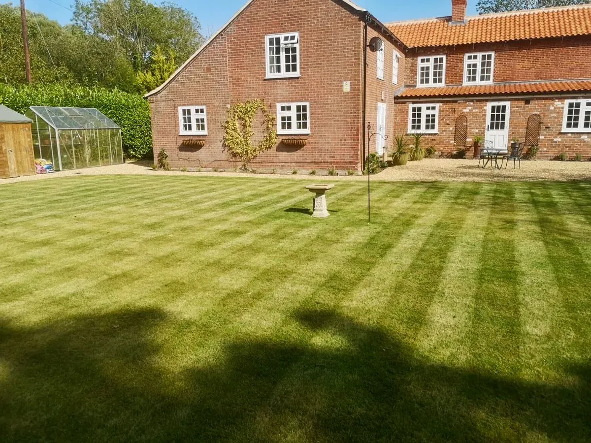 Landscape maintenance image background image