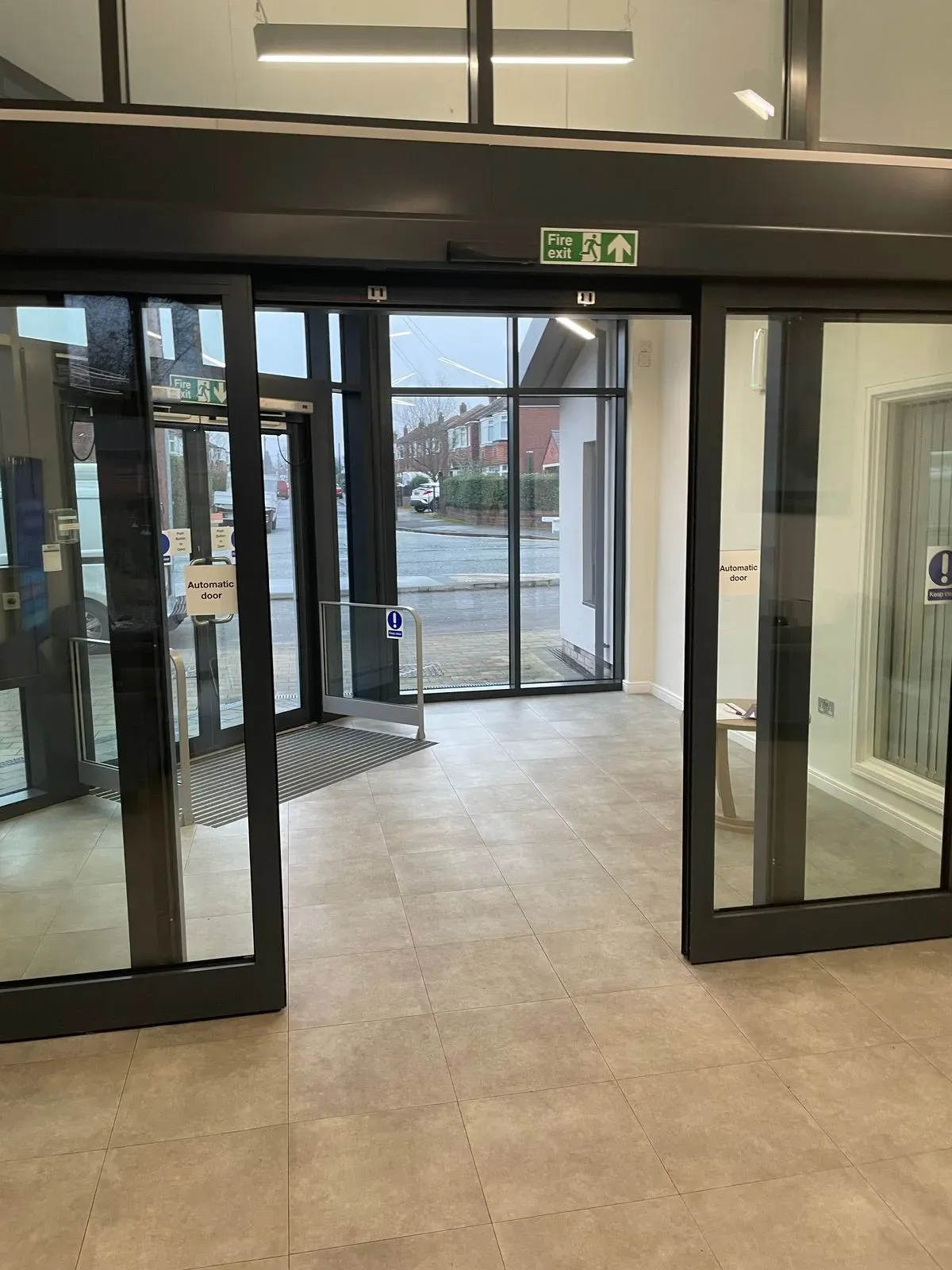 Repairs for automatic doors image background image